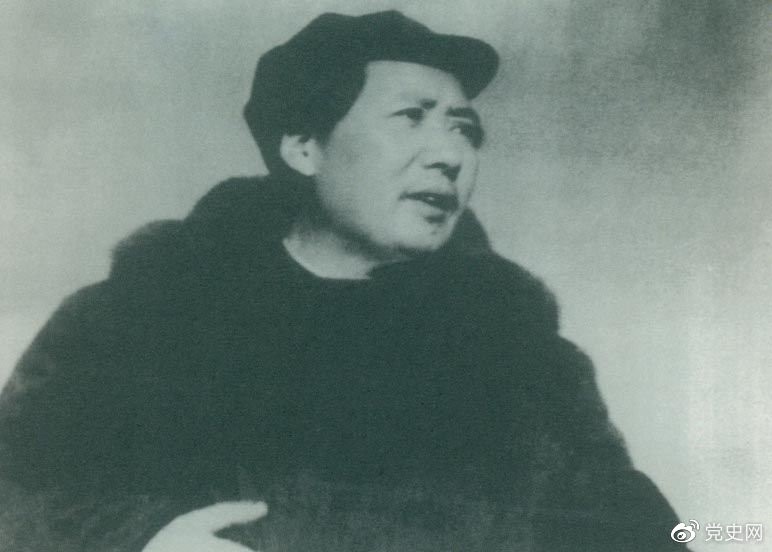 　　1949年3月23日，毛澤東率領(lǐng)中共中央機(jī)關(guān)離開(kāi)西柏坡前往北平。出發(fā)時(shí)，他對(duì)周恩來(lái)說(shuō)，今天是進(jìn)京的日子，進(jìn)京趕考去。我們決不當(dāng)李自成，我們都希望考個(gè)好成績(jī)。